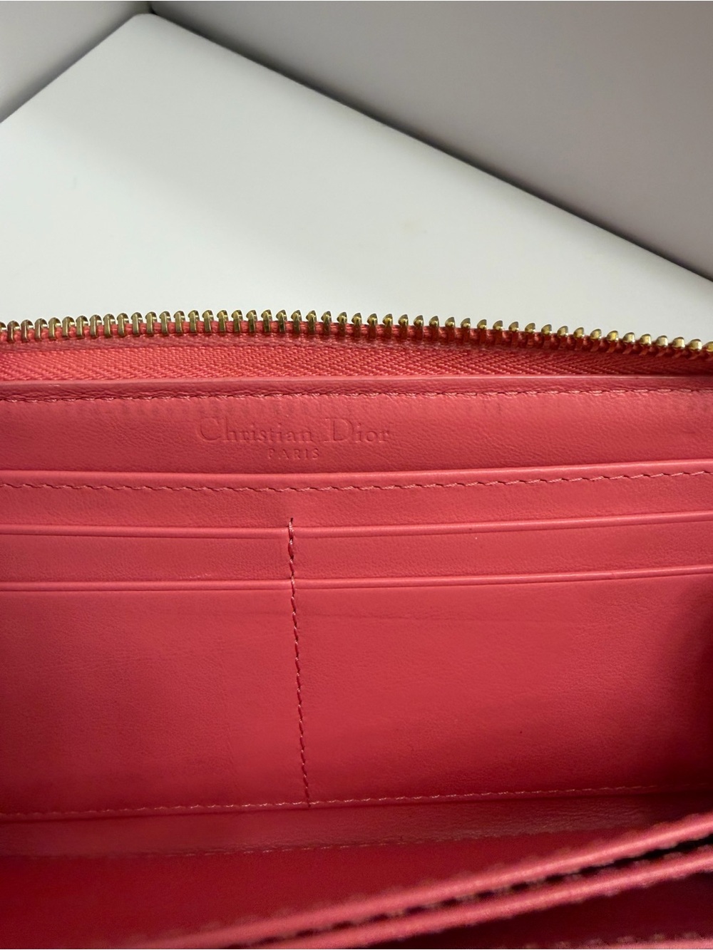 Christian Dior Lady Dior Zip Around Wallet in pink patent leather - Picture 6 of 14